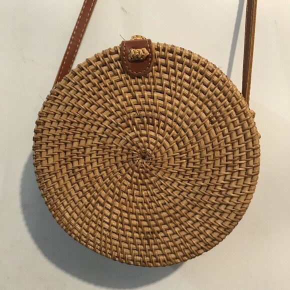 Round Wicker Crossbody Handbag With Leather Strap & Tropical Print Lining - Picture 2 of 11